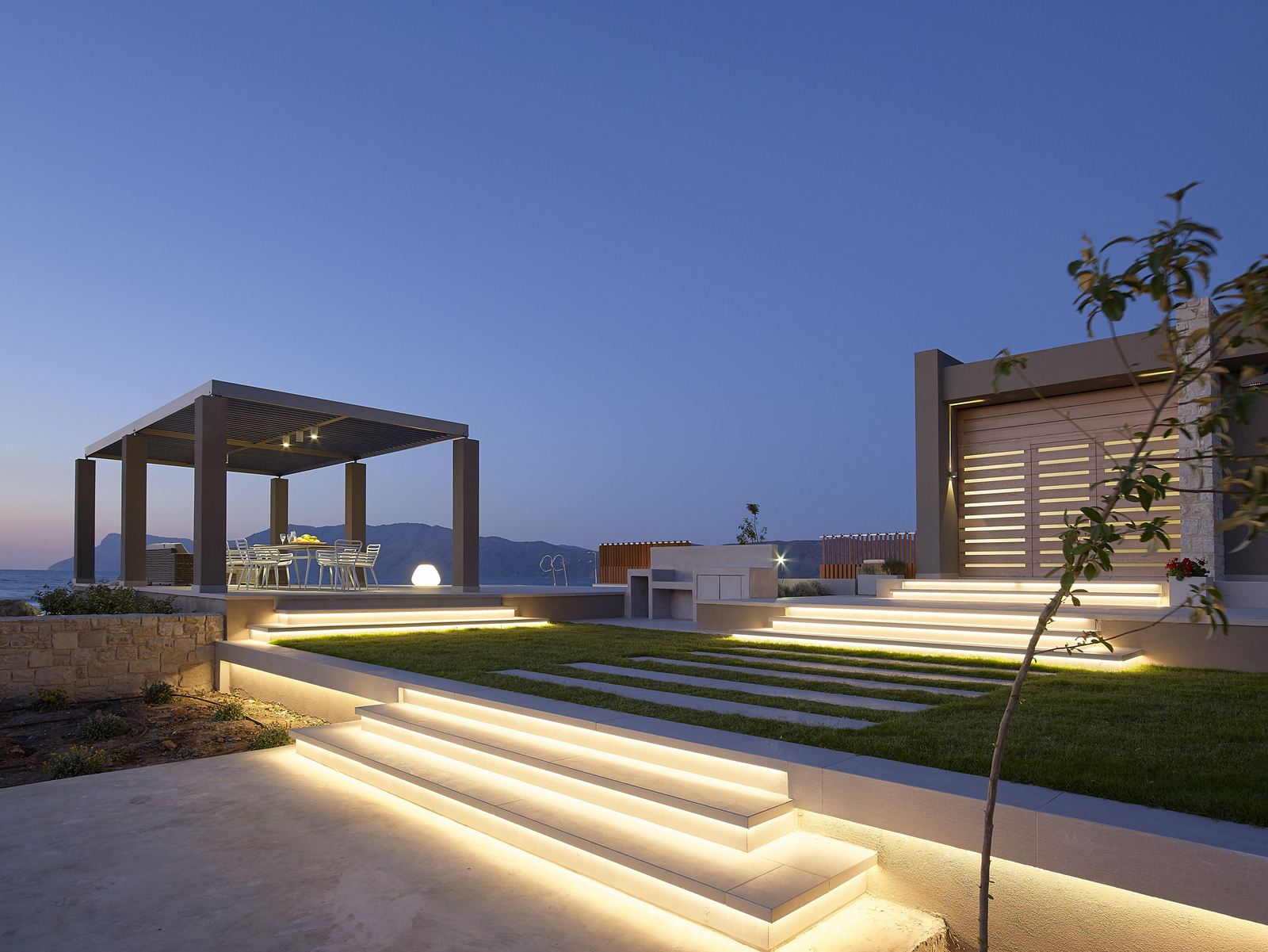 LA PERLA BEACH FRONT VILLA